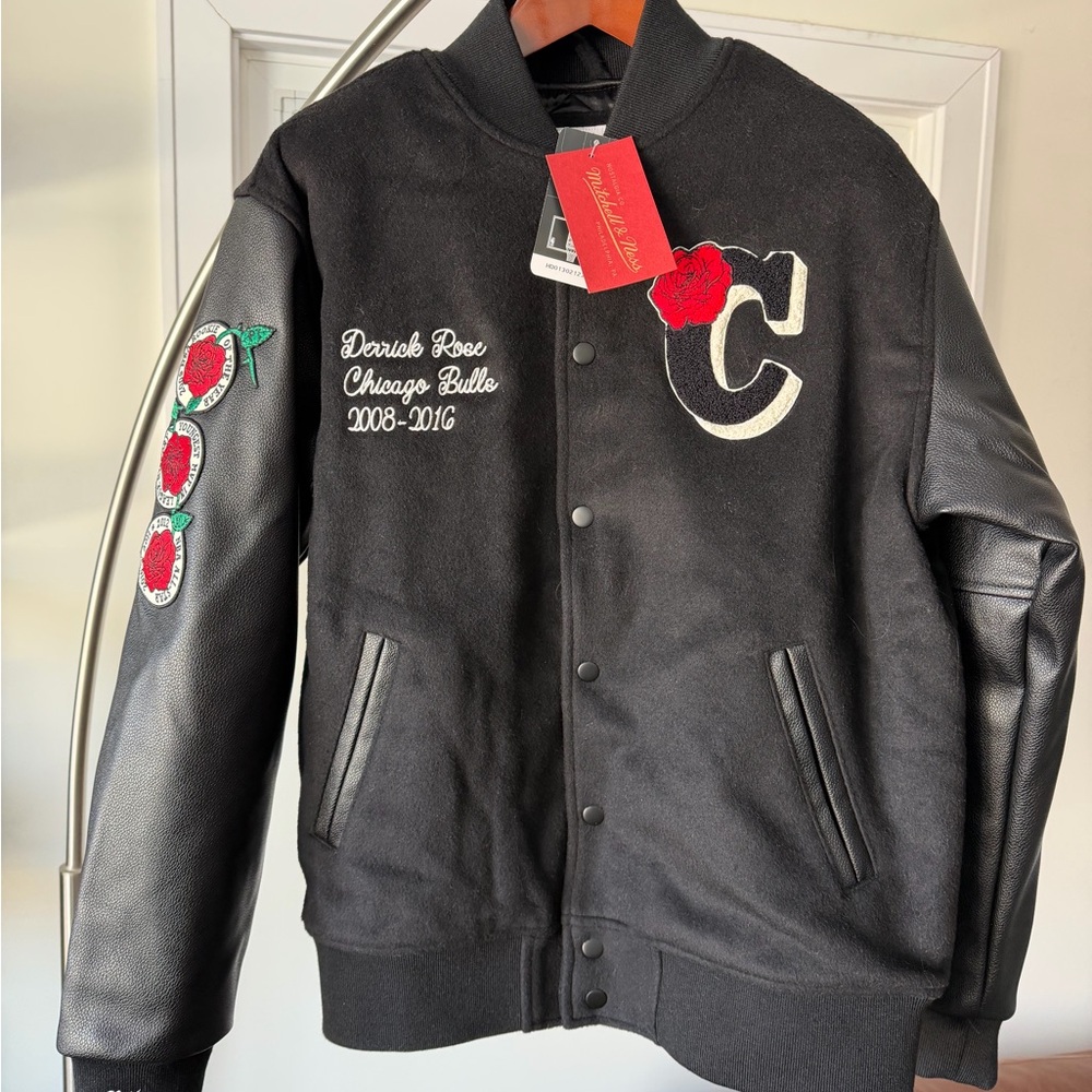 Mitchell & Ness Chicago Bulls Derrick Rose NBA Bomber Jacket - Small